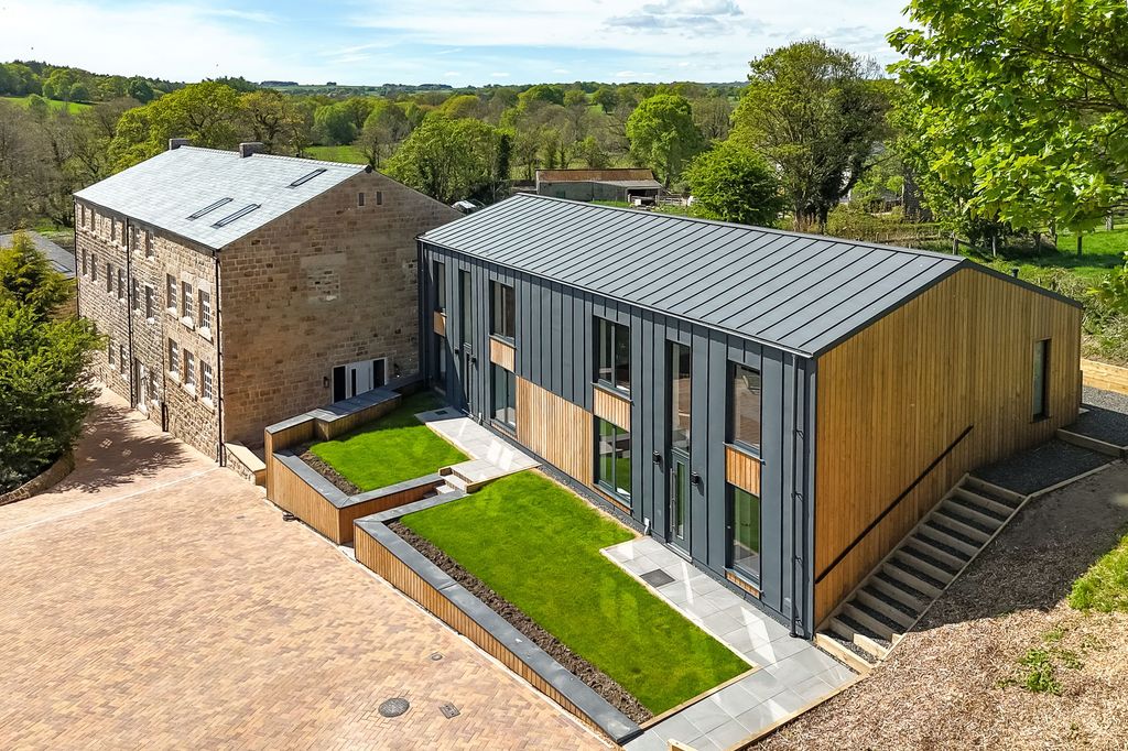 Property photo 1 of 25