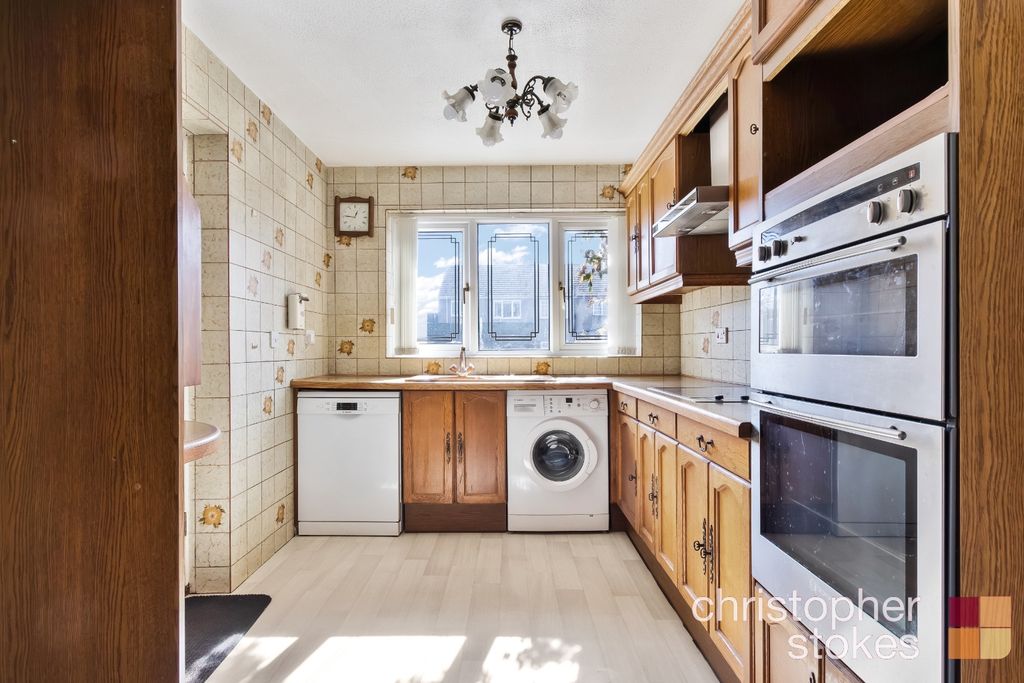 Property photo 3 of 21 4643886