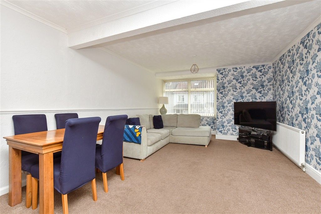 Property photo 2 of 10 Lounge