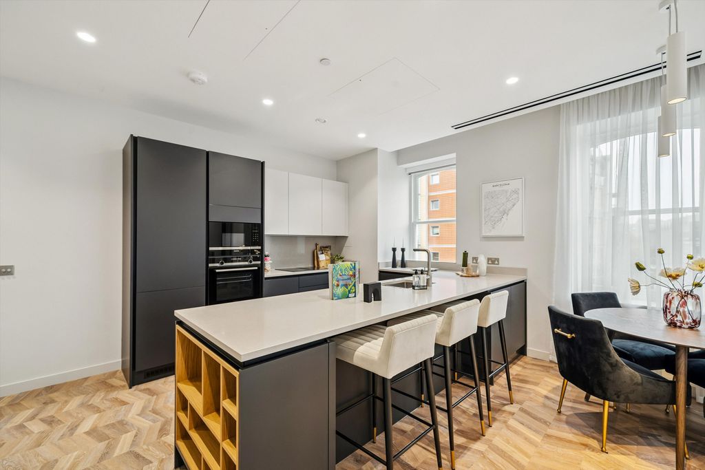 Property photo 2 of 14 Image