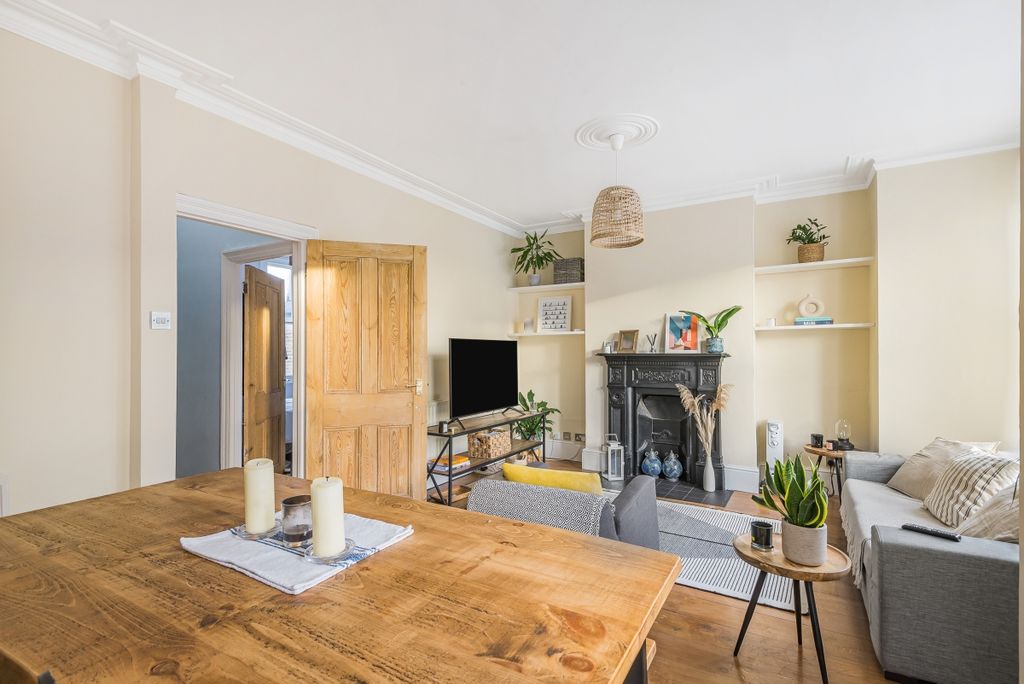 Property photo 2 of 13 807170 (3)