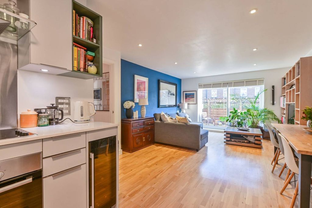 Property photo 3 of 12