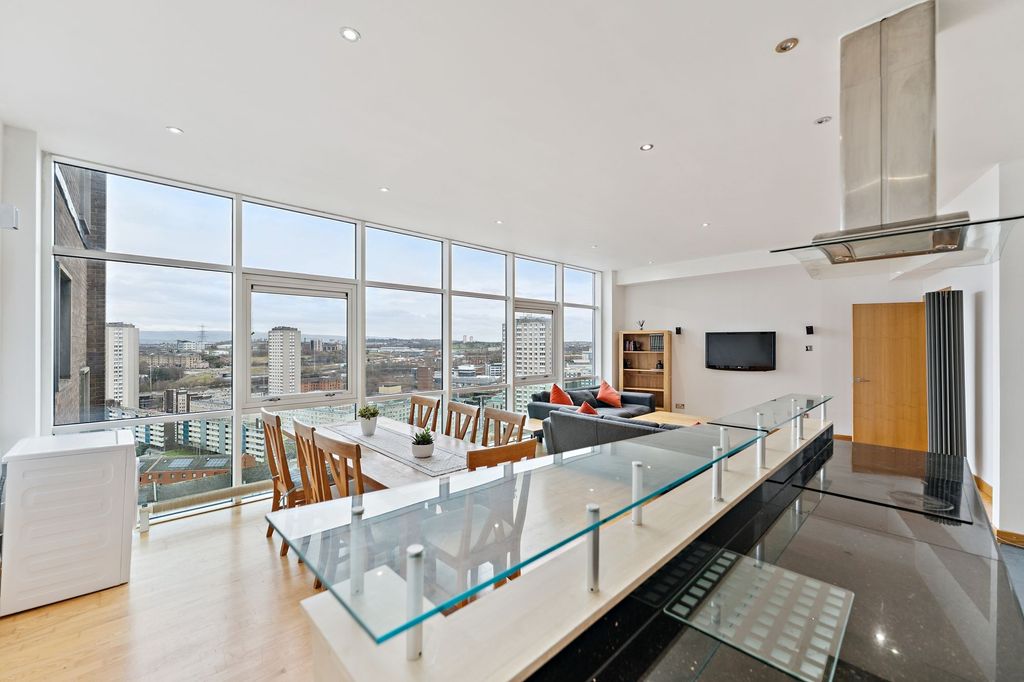 Property photo 3 of 27