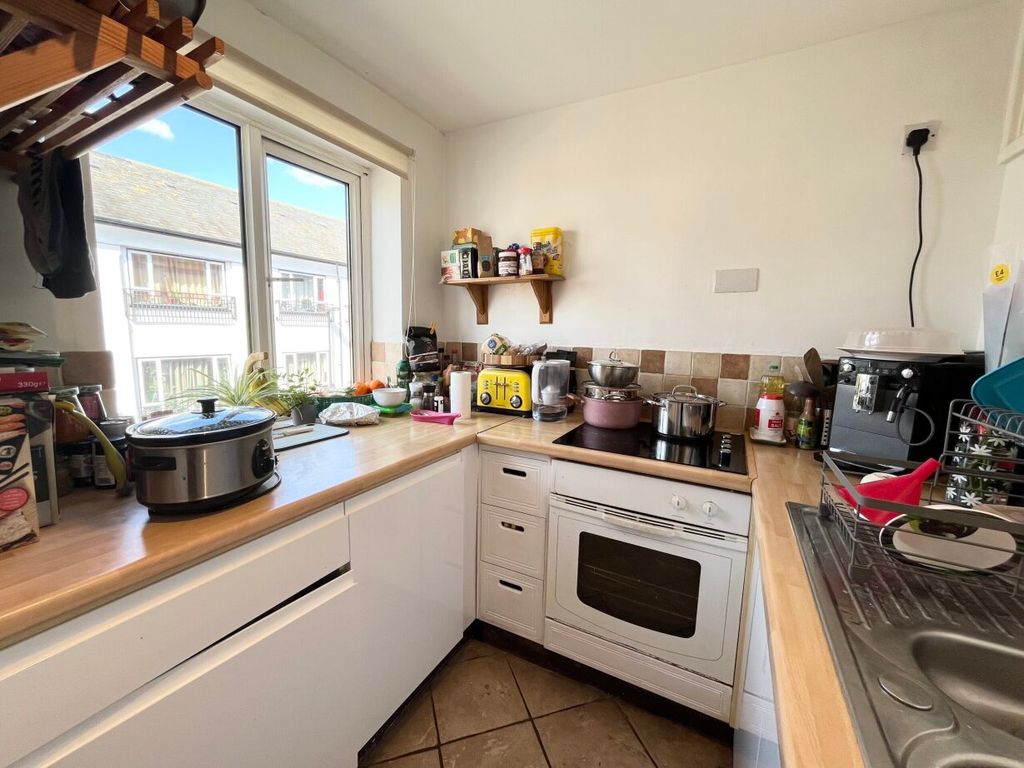 Property photo 3 of 7 Kitchen 2