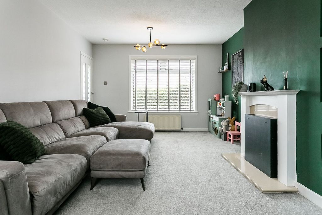 Property photo 2 of 25