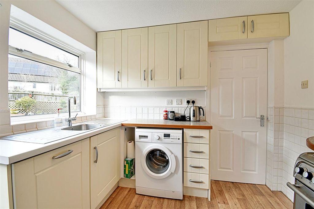 Property photo 3 of 21 Kitchen 2.Jpg