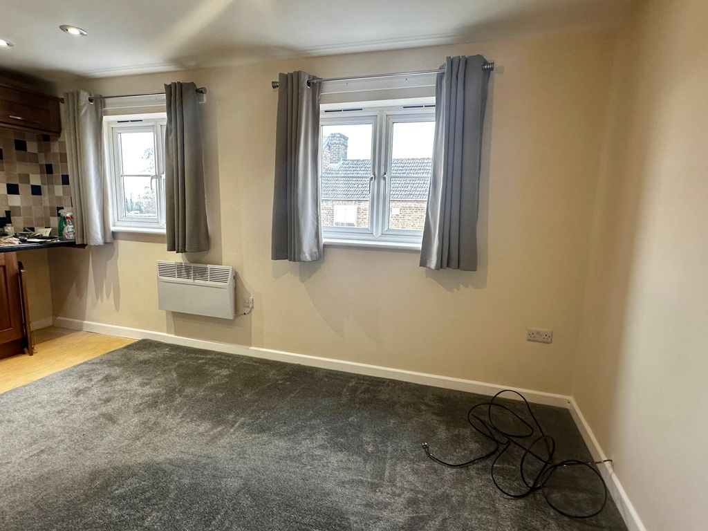 Property photo 3 of 5 Living Room