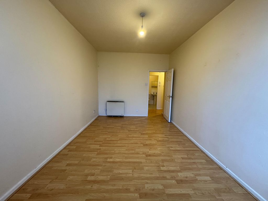 Property photo 1 of 16 Cover