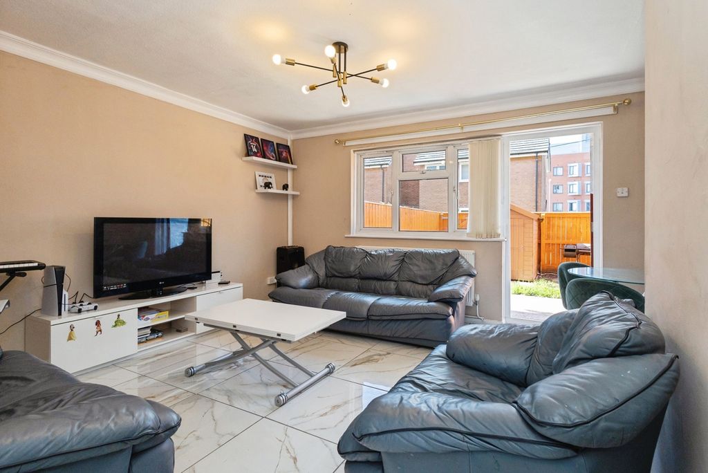 Property photo 2 of 21 Pbox-Img.Jpg