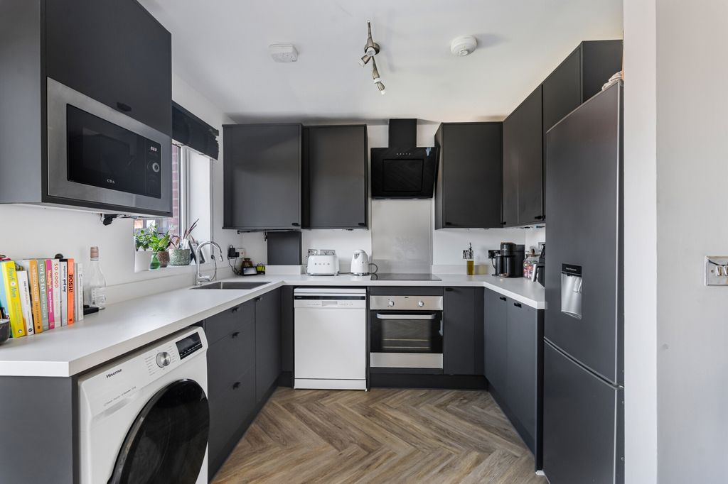 Property photo 2 of 19 21_80116