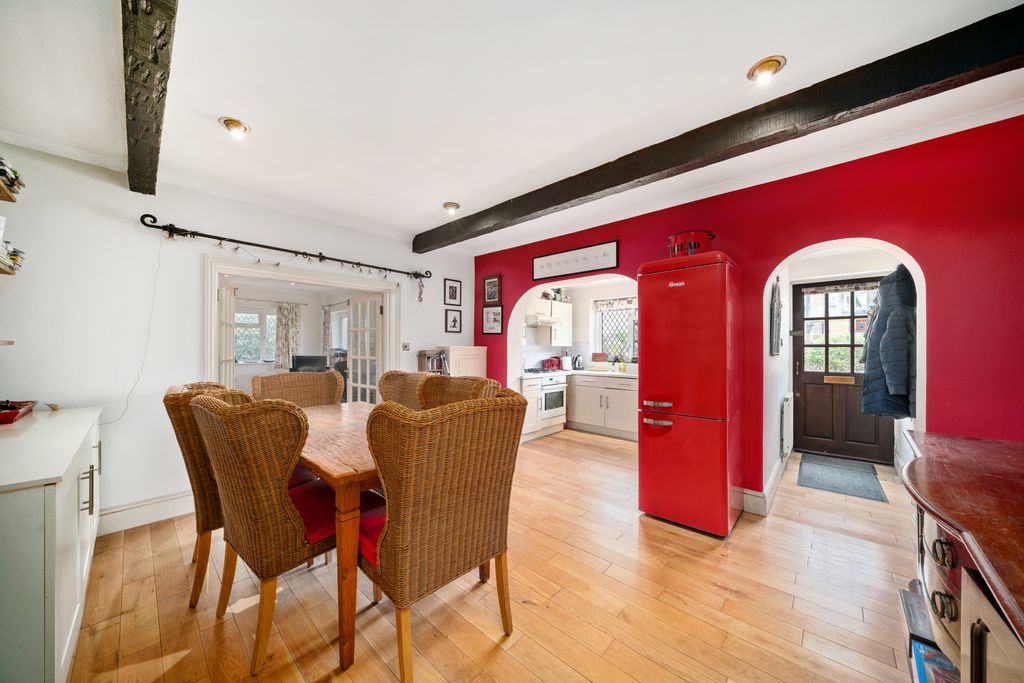 Property photo 2 of 8