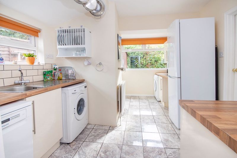 Property photo 3 of 14 Kitchen