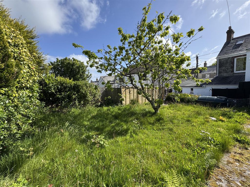 Property photo 2 of 8 Garden