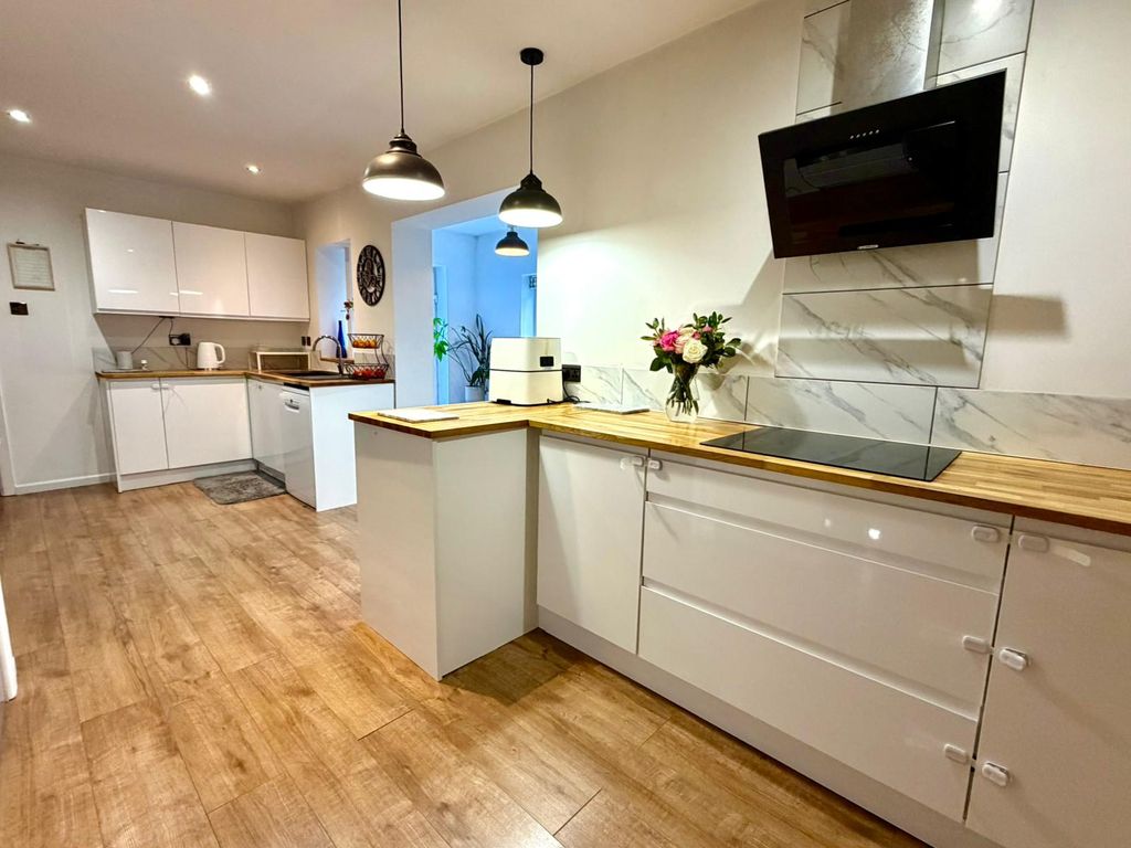 Property photo 2 of 21 Gallery