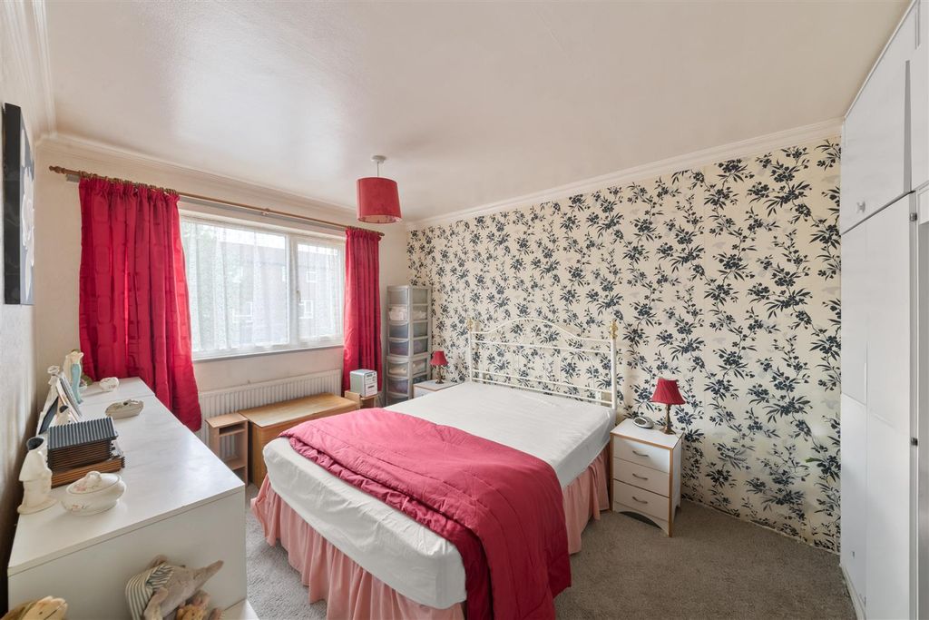 Property photo 3 of 18 B 1