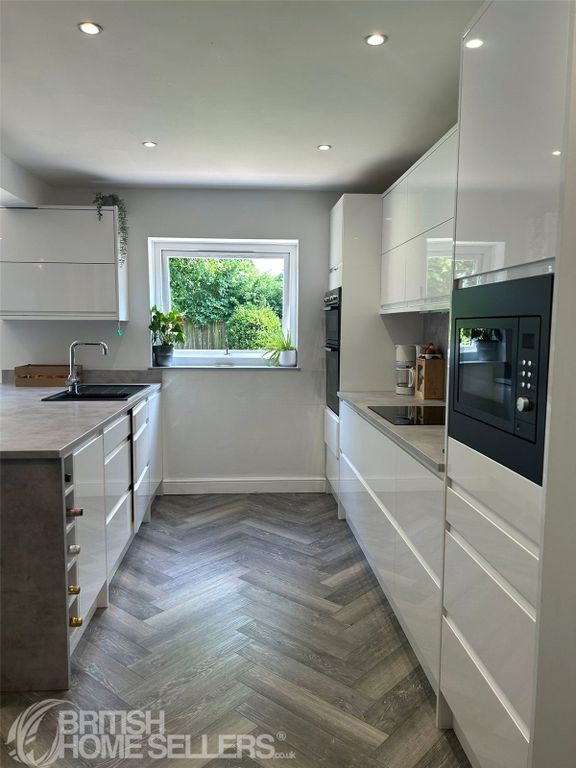 Property photo 2 of 37 Picture No. 80