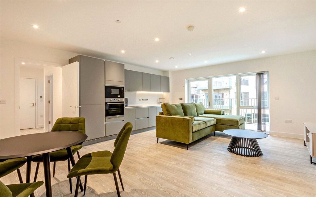 Property photo 1 of 9 Kitchen/Living