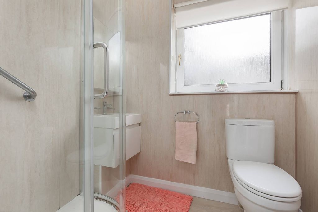 Additional image 12 of 2 bed flat for sale36/5 West Craigs Crescent, Edinburgh EH12