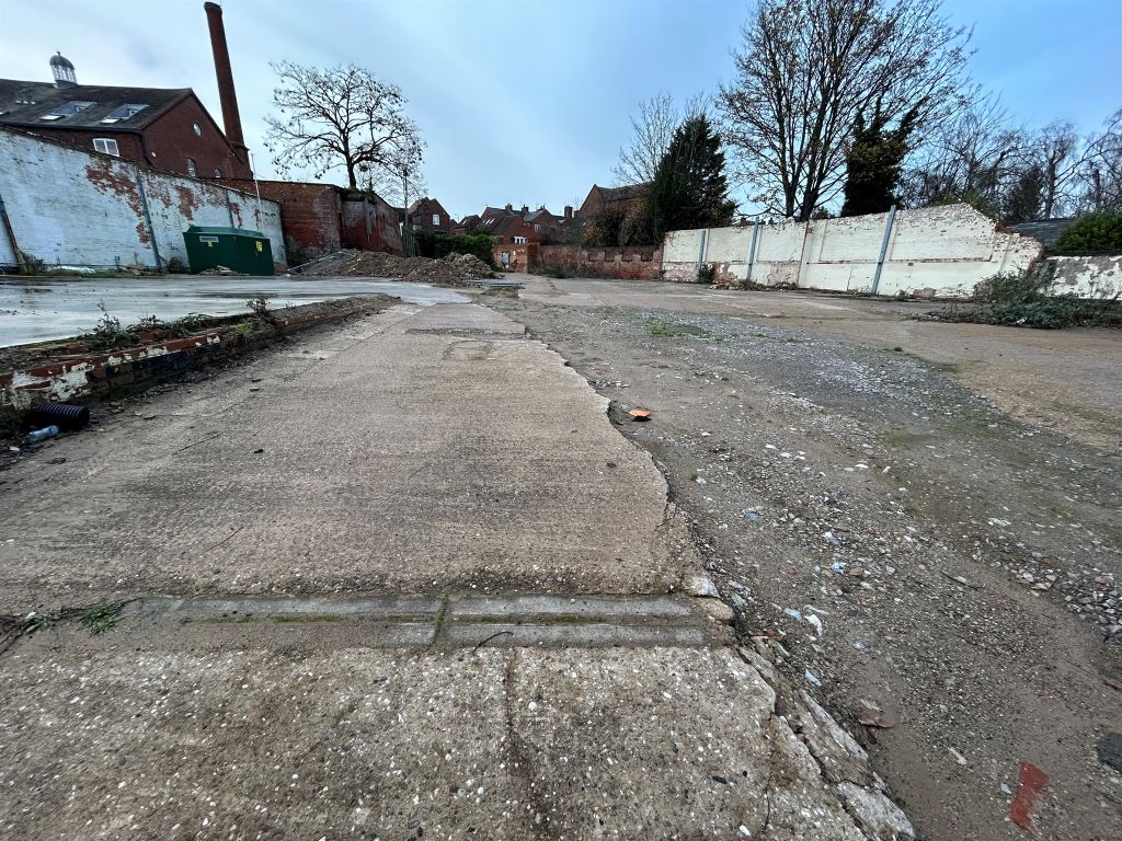 Property photo 2 of 35