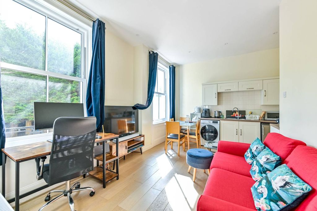 Property photo 1 of 9
