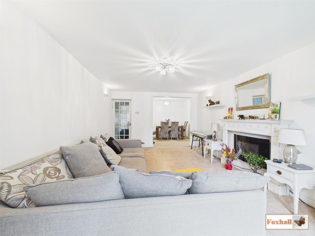 Property photo 3 of 18 Lounge / Dining Room