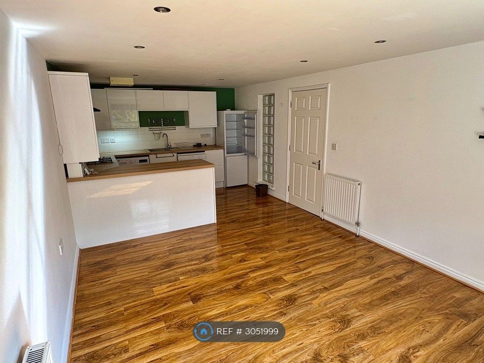 Property photo 3 of 18 Kitchen Lounge
