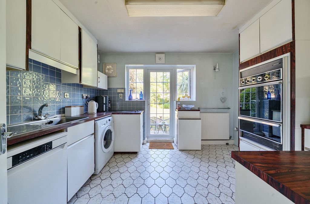 Property photo 3 of 18 1291197-1-682B56B...