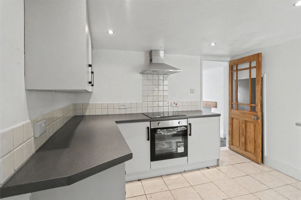 Property photo 2 of 12 2 - Picture No. 05