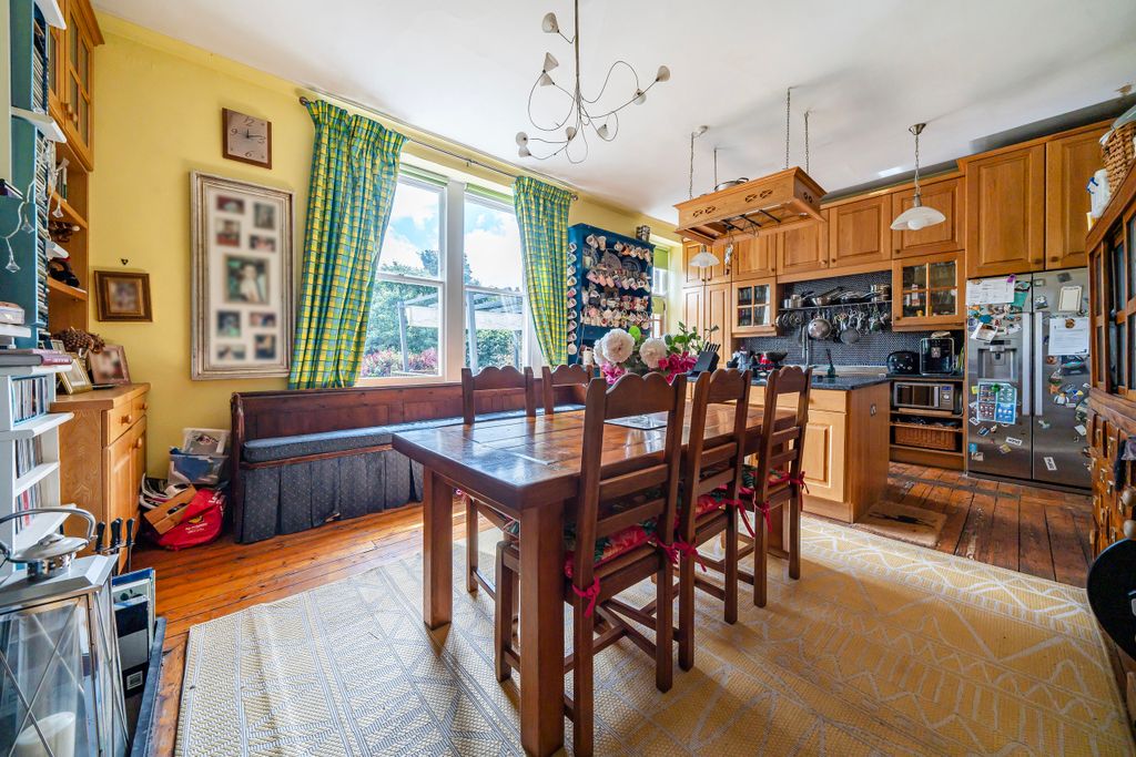 Property photo 3 of 19 Dining Area