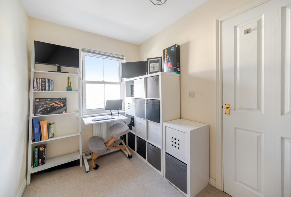 Property photo 3 of 13 1312852-11-688B7c...