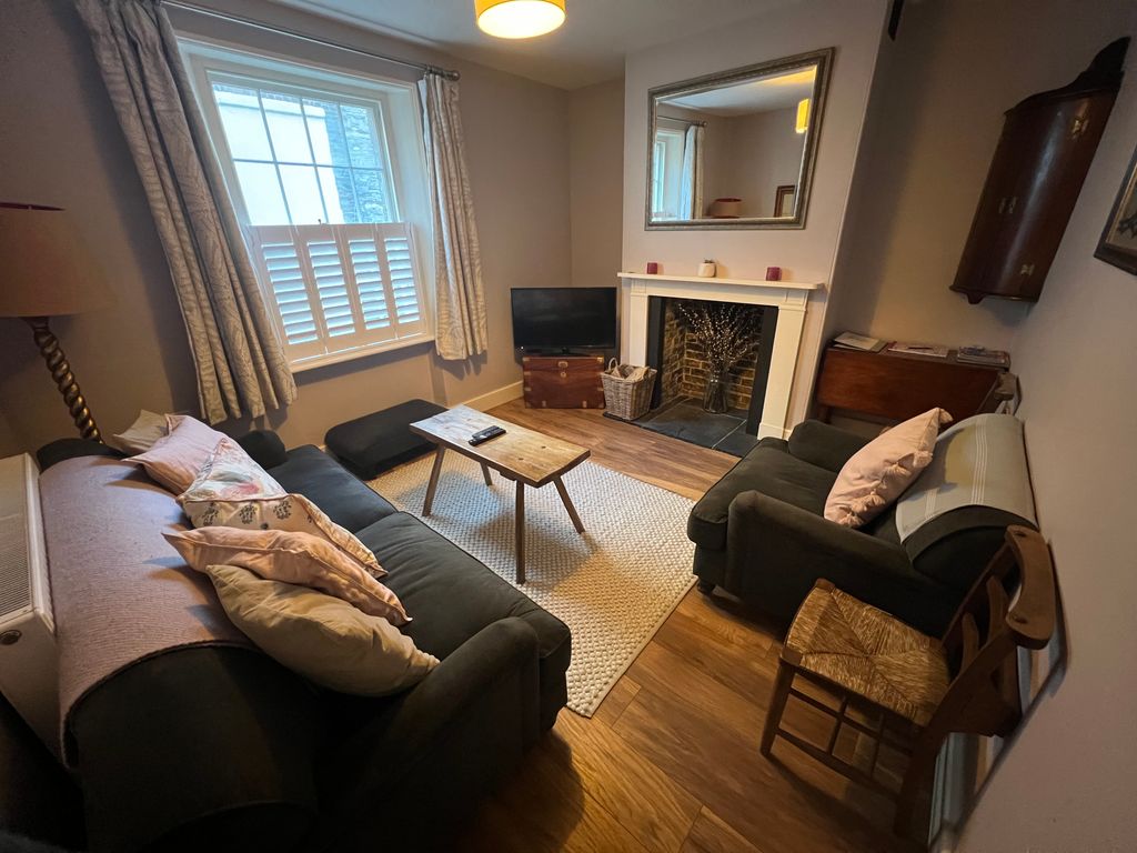 Property photo 1 of 14 Living Room