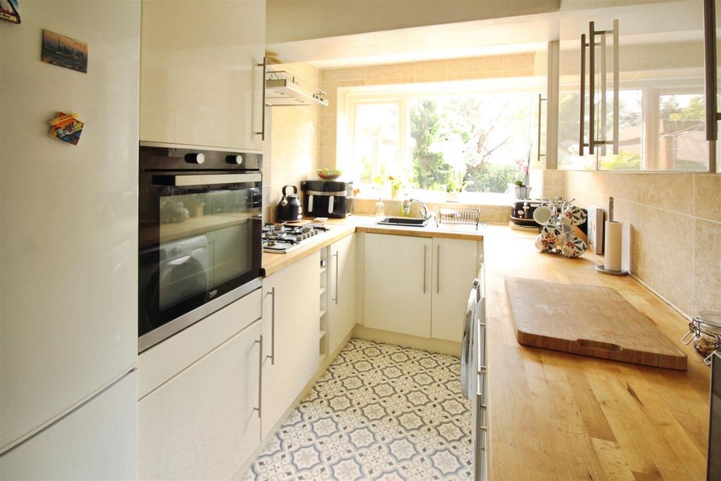 Property photo 3 of 15 Kitchen