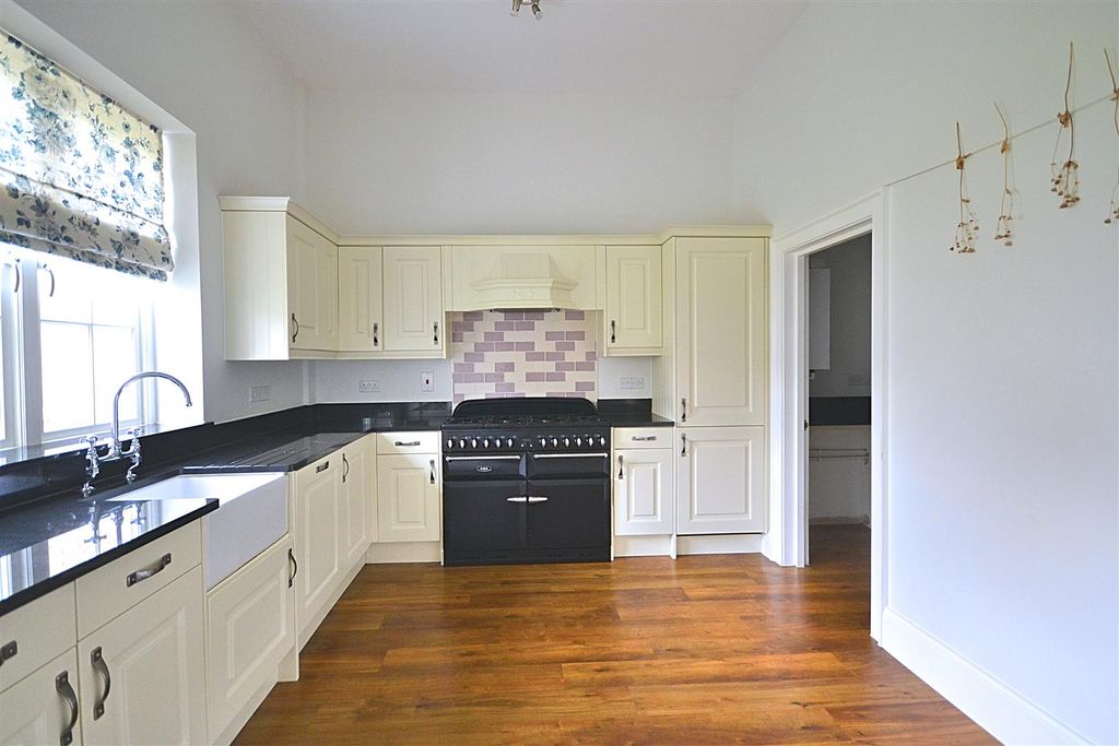 Property photo 2 of 33 61.Png
