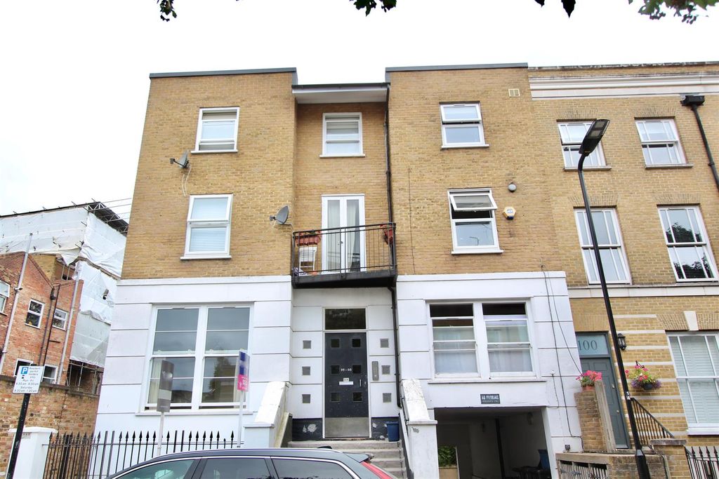 Property photo 2 of 16 Shakespeare Walk, N16