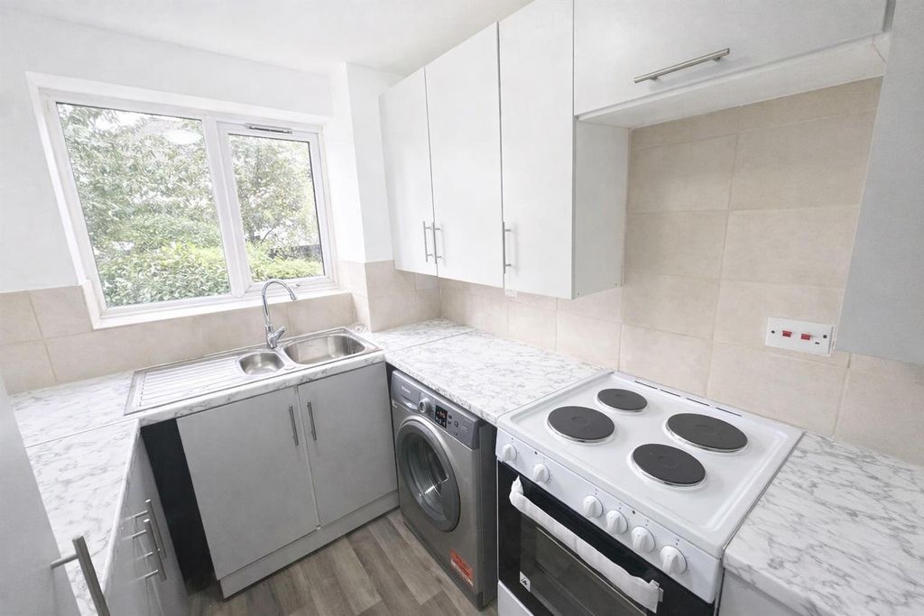 Property photo 3 of 8 Coopers Estate Agents