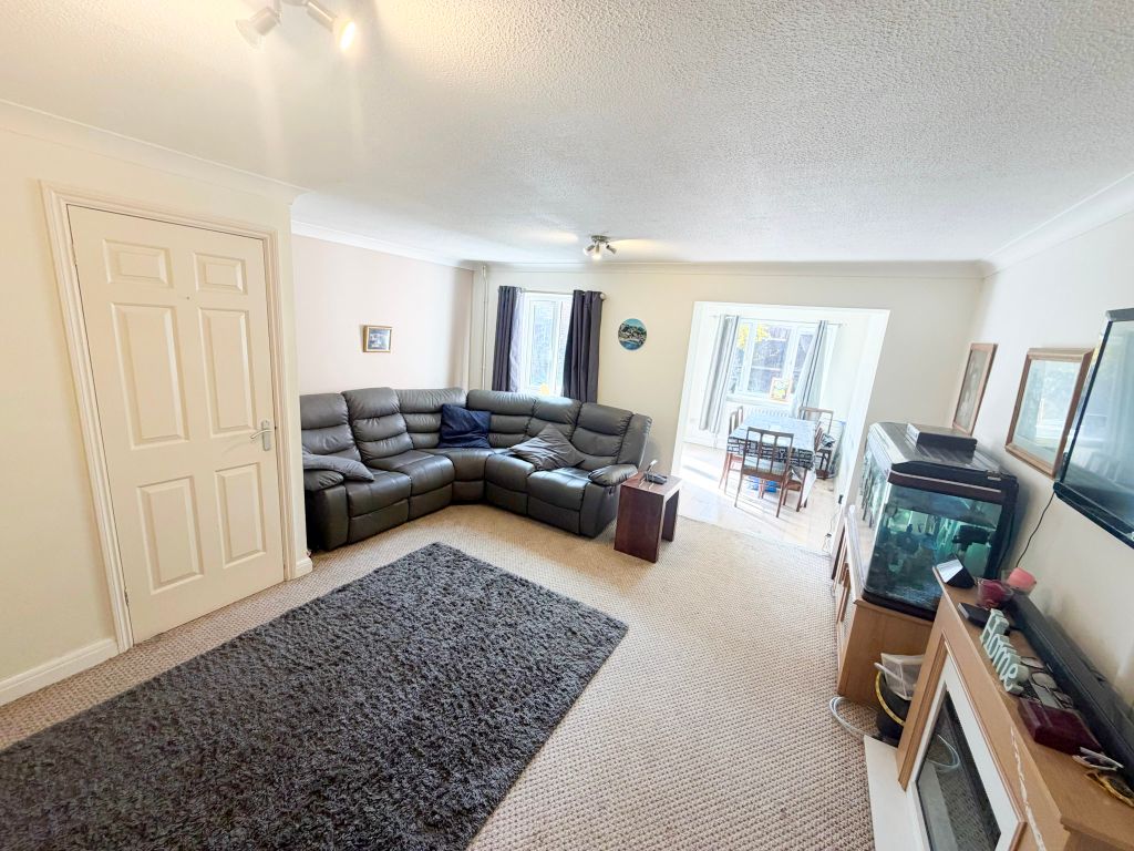 Property photo 3 of 12 Lounge/Diner