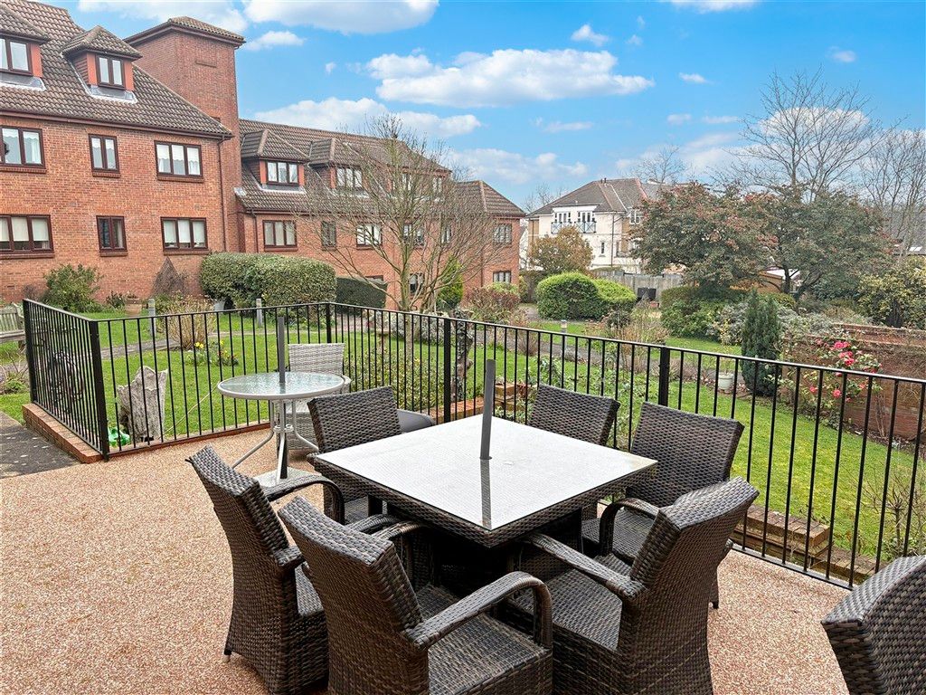 Property photo 2 of 7 Communal Garden