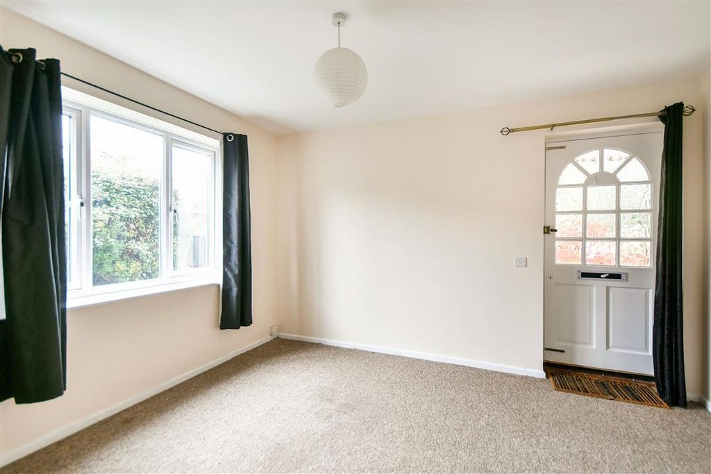 Property photo 3 of 6 Living Room