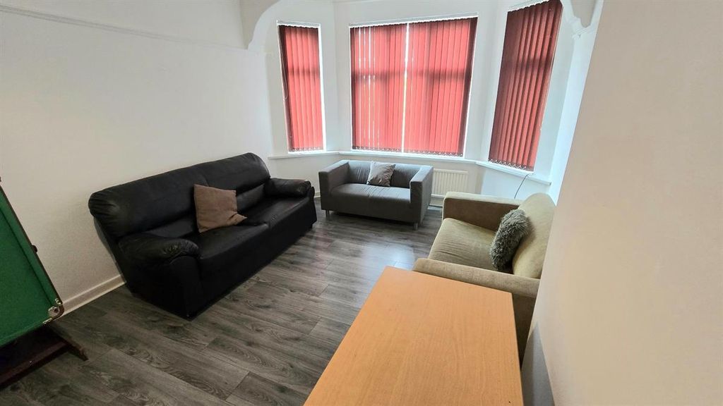 Property photo 1 of 15 Bright Communal Lounge With A Bay Window, Modern l...