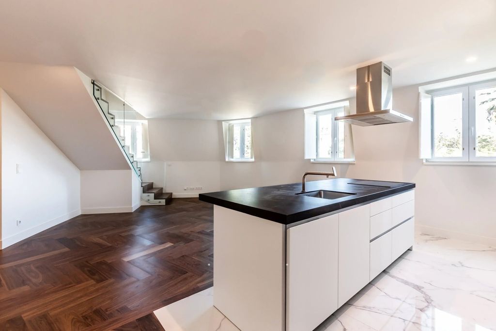 Property photo 1 of 15 Unobstructed View And Parking In Estrela