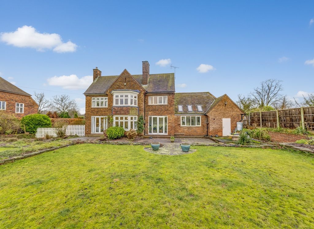 Property photo 2 of 25