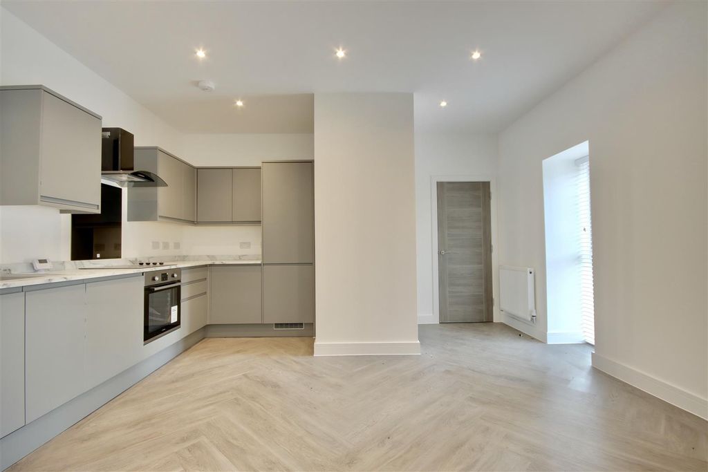 Property photo 2 of 15 47F9Efd0-A539-45B6-Be12-498851022078_1_201_A.Jpeg