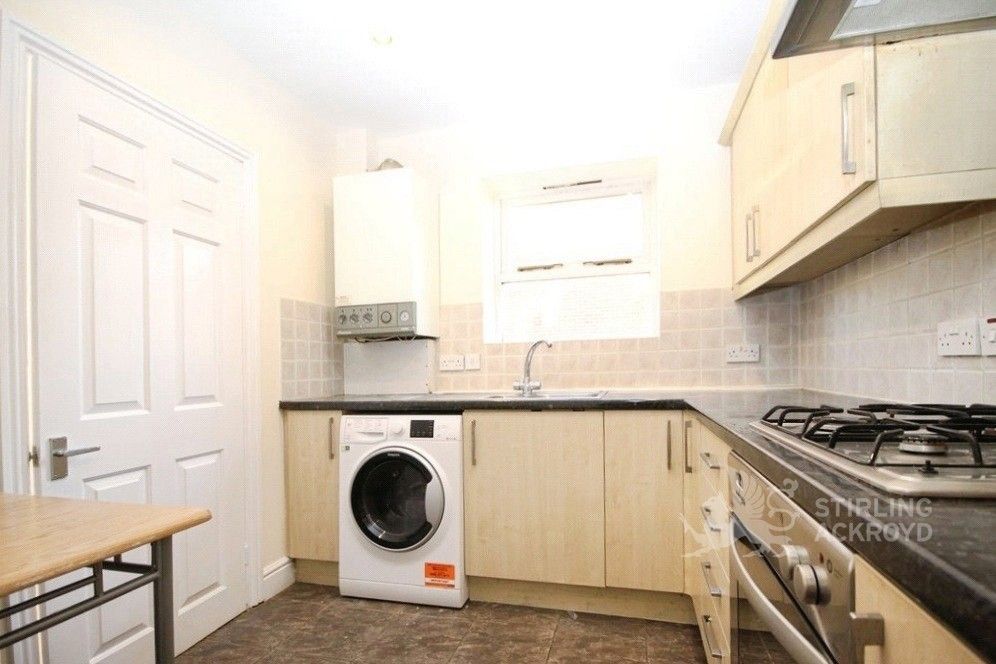 Property photo 3 of 7 Kitchen
