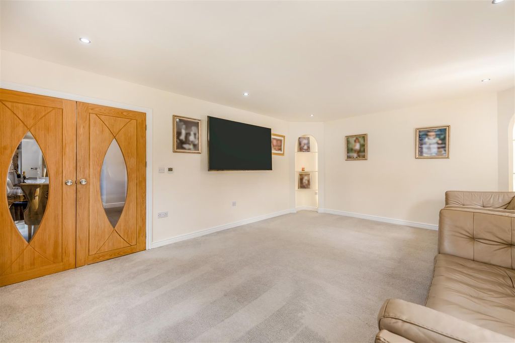 Property photo 3 of 28