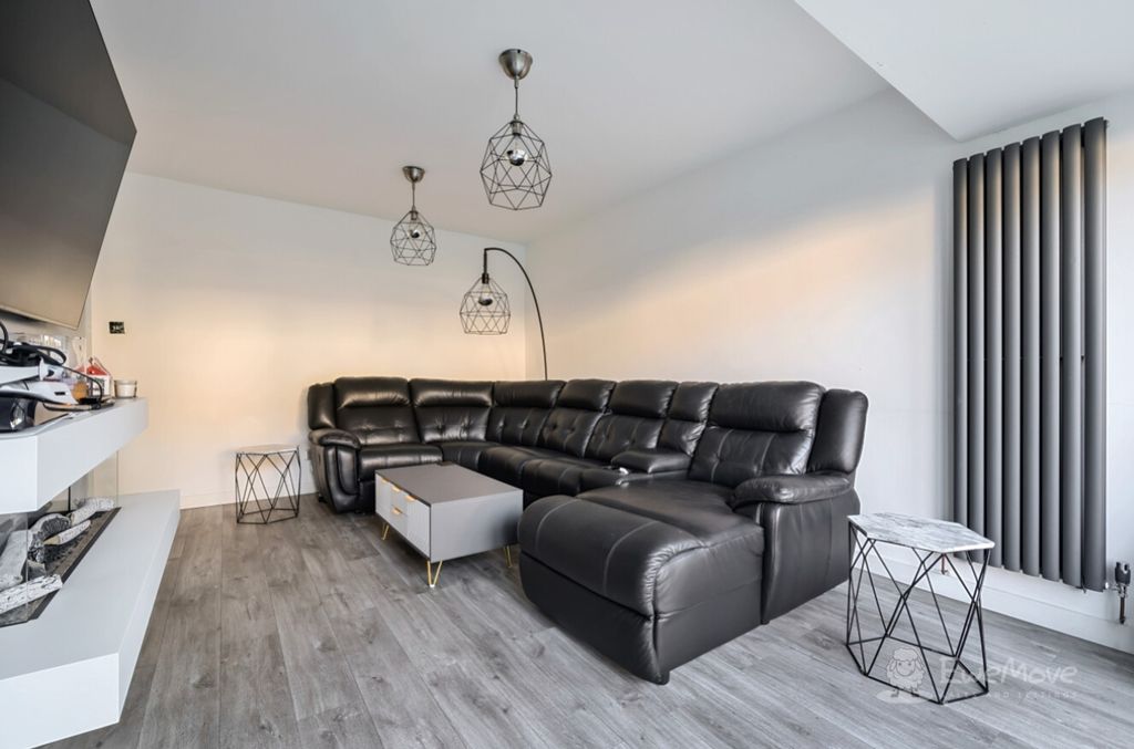 Property photo 3 of 16 1