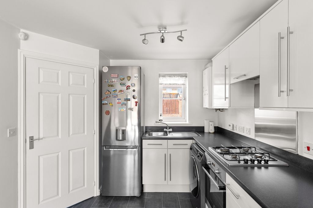 Property photo 3 of 15 Kitchen