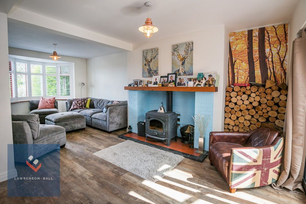 Property photo 2 of 36 Lounge