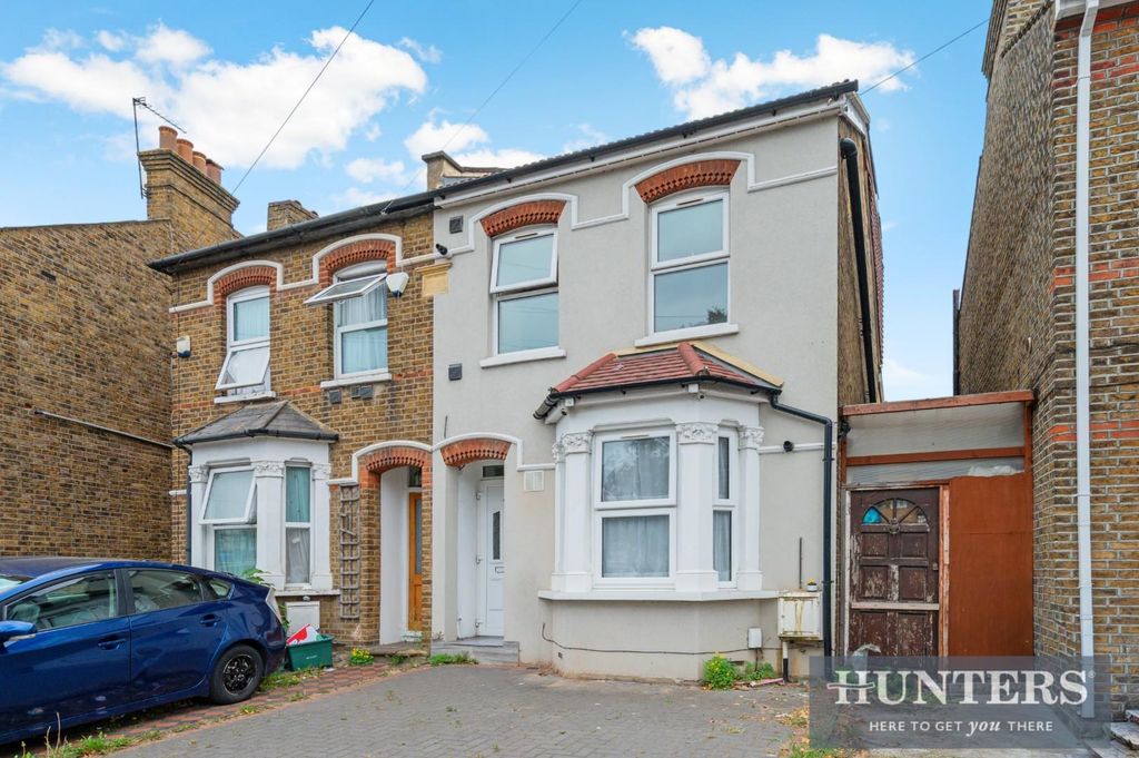 Property photo 1 of 16 Vicarage Farm Road, -29.Jpg