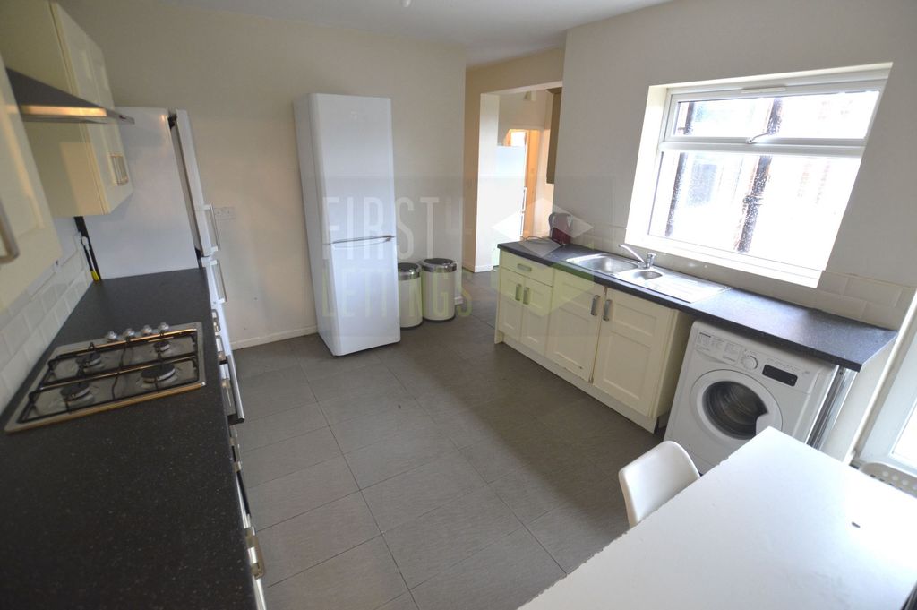 Property photo 1 of 17 Photo 9