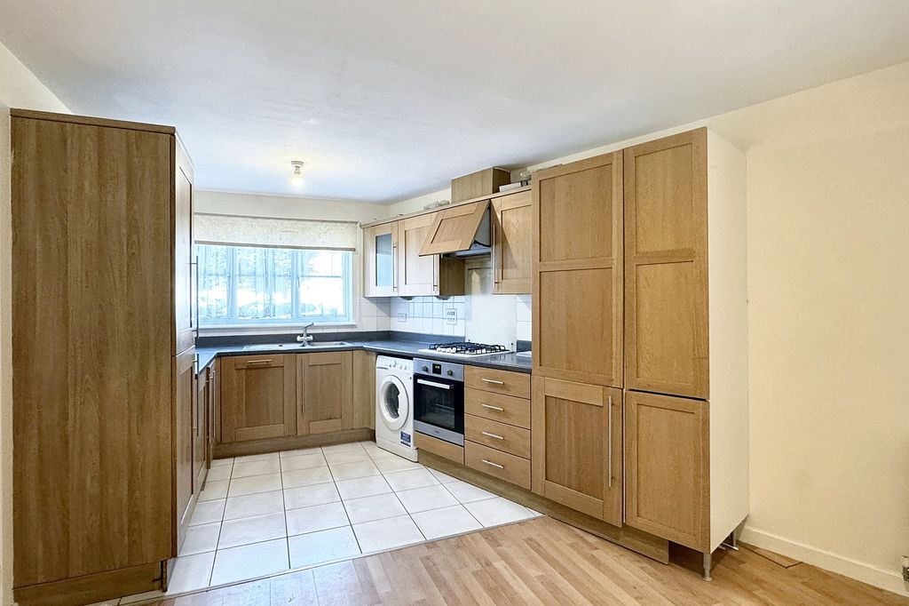 Property photo 2 of 12 Img_8930